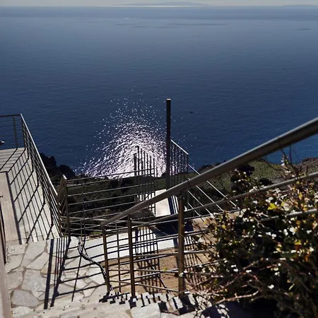 Akrotiri Panorama- Luxury With Sea View * Rodhákinon